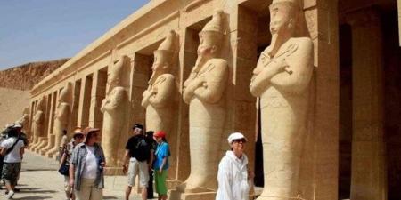 السياحة والآثار: 33% نموا في عدد رحلات وركاب الطيران لمقاصدنا - هرم مصر