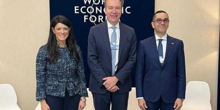 المشاط تبحث مع رئيس المنتدى الاقتصادي العالمي (WEF) تأثير التطورات العالمية والإقليمية - هرم مصر