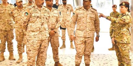 نائب رئيس الأركان يطلع على إجراءات تسجيل الدفعة الأولى من العنصر النسائي - هرم مصر