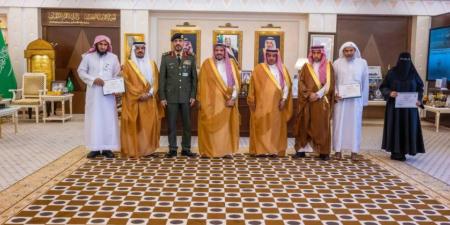 أمير القصيم يكرّم رؤساء لجان بإمارة المنطقة المشاركين في اختبارات القرآن الكريم لنزلاء السجون - هرم مصر