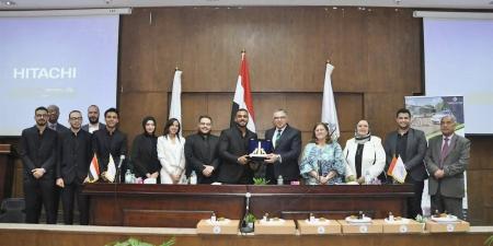 طلاب تجارة عين شمس يدرسون أثر التسويق الأخضر على النقل المستدام - هرم مصر