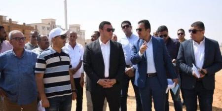 وزير الإسكان يتفقد الطرق والمحاور ومشروع ديارنا السكني في العاشر من رمضان - هرم مصر