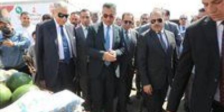 وزير التموين ومحافظ الشرقية يفتتحان سوق اليوم الواحد بمدينة العاشر من رمضان - هرم مصر