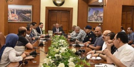 عشرات الشباب يشاركون فى حملة مستقبل وطن بورسعيد للتبرع بالدم - هرم مصر