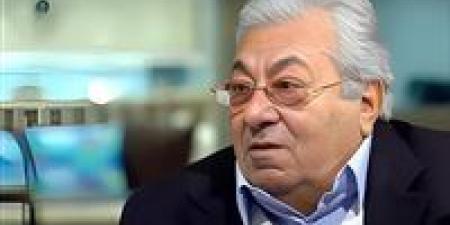 فاروق فلوكس: والدي كان غاضبًا مني بسبب وفاة والدتي.. وأغمي عليَ على المسرح - هرم مصر