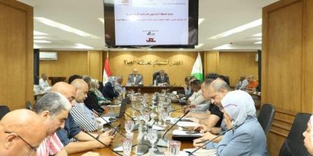 محافظ الجيزة يبحث آليات تحديث المخططات الاستراتيجية لـ 76 قرية - هرم مصر