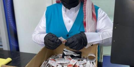 بلدية رأس تنورة تضبط سكنًا لعمالة مخالفة تخزن المواد الغذائية بطريقة عشوائية - هرم مصر