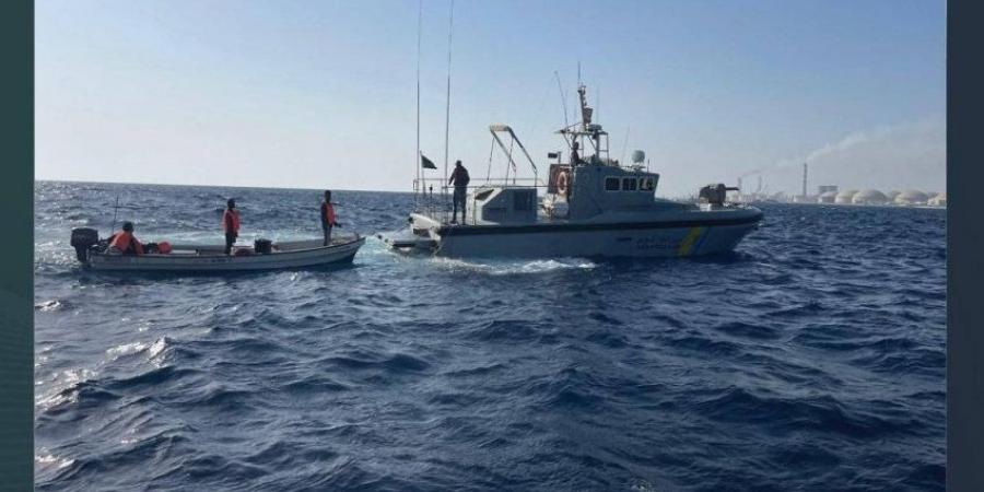 حرس الحدود بمنطقة مكة ينقذ مواطنًا ومقيمين من الجنسية البنجلاديشية تعطلت واسطتهم البحرية في عرض البحر - هرم مصر