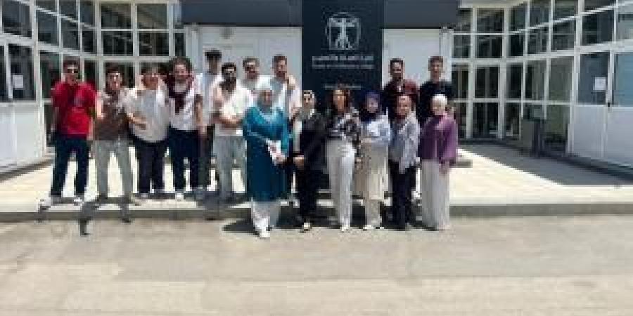 جامعة الزرقاء تشارك في تحكيم مشاريع هندسة العمارة بجامعة الشرق الأوسط - هرم مصر