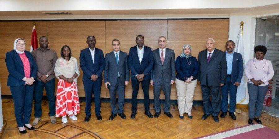 رئيس البنك الزراعي المصري يستقبل وفداً من أنجولا لبحث سبل التعاون - هرم مصر