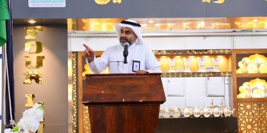 مدير تعليم حائل لقائد مدرسة ثانوية انت فخر للتعليم - هرم مصر