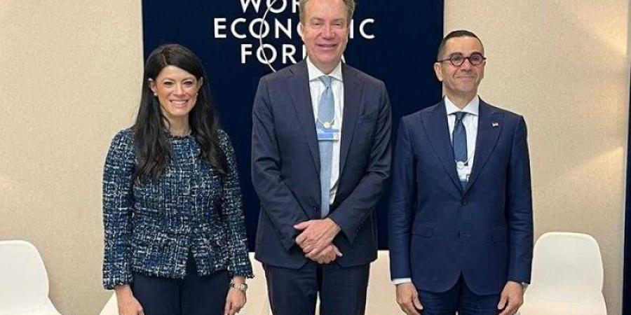 المشاط تبحث مع رئيس المنتدى الاقتصادي العالمي (WEF) تأثير التطورات العالمية والإقليمية - هرم مصر