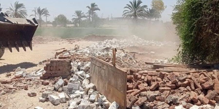 السكرتير المساعد بالأقصر  يقود حملة إزالات مكبرة بالزينية - هرم مصر
