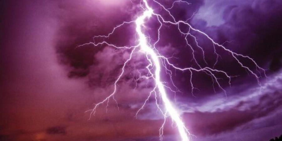 مصرع شخصين في عواصف رعدية عنيفة في فرنسا.. وانقطاع الكهرباء عن الآلاف - هرم مصر