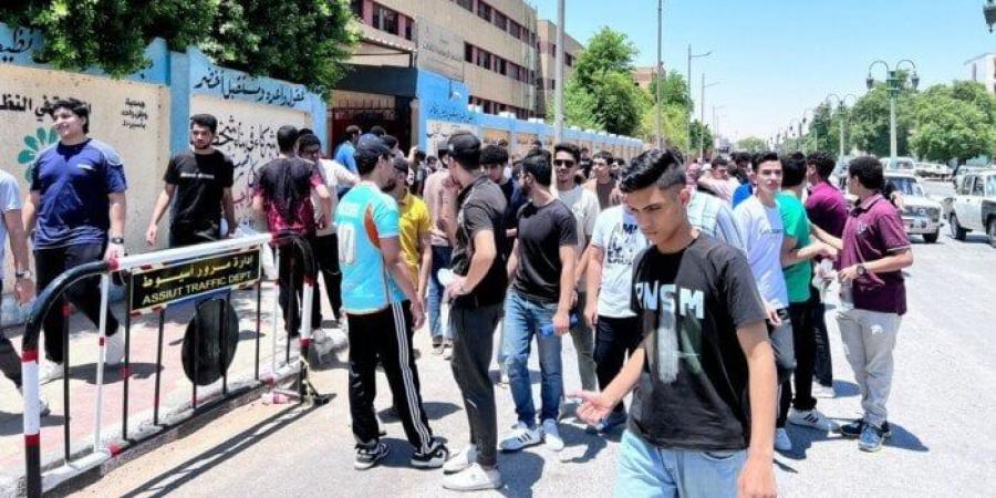 بدء توافد الطلاب على اللجان لأداء امتحانات الثانوية العامة 2025 - هرم مصر