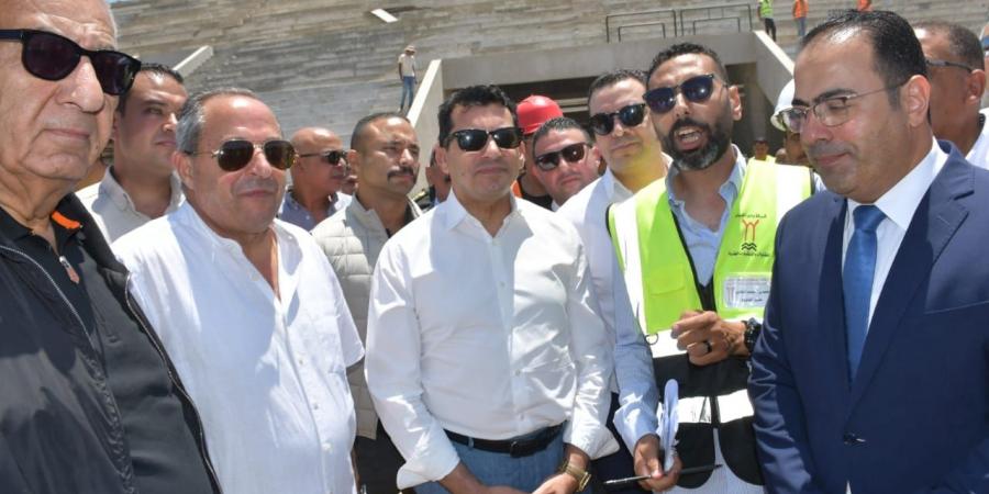 وزير الشباب ومحافظ بورسعيد يتفقدا مشروع استاد بورسعيد الرياضي - هرم مصر