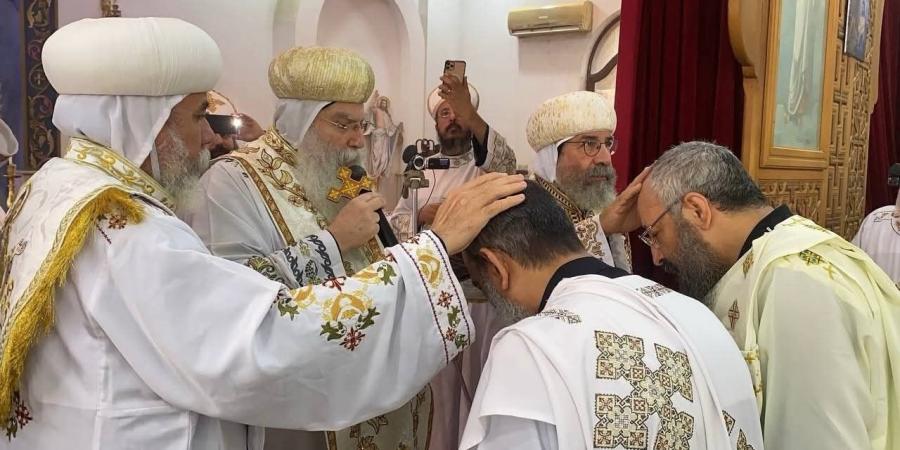 رسامة قمصان جديدان في مؤتمر كهنة إيبارشية شمال الجيزة .. صور - هرم مصر