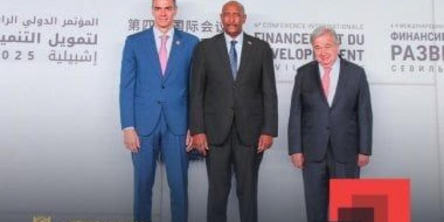 البرهان يلتقى جوتيريش وبيدرو سانشيز فى مقر انعقاد مؤتمر تمويل التنمية - هرم مصر