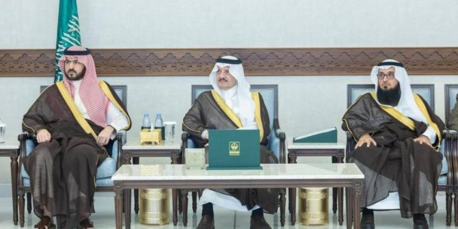 أمير الشرقية يكرم الداعمين للبرامج الموسمية لجمعية البر بالمنطقة - هرم مصر