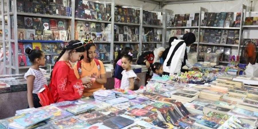 تحت رعاية وزير الثقافة.. إقبال جماهيري واسع على فعاليات معرض الفيوم للكتاب - هرم مصر
