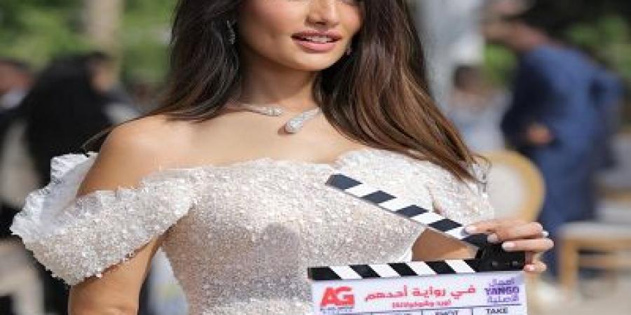 زينة تصور مشاهدها فى مسلسل ورد وشوكولاتة فى الغردقة - هرم مصر