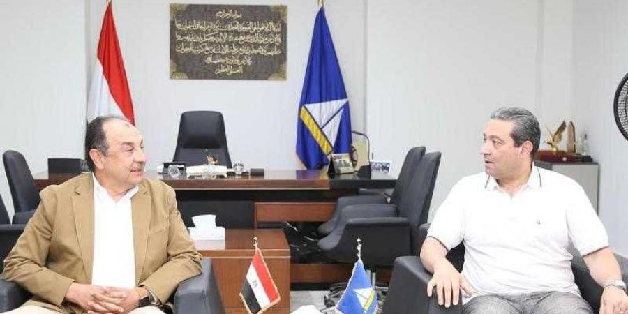 وزير قطاع الأعمال يلتقي محافظ دمياط في مستهل زيارته للمحافظة لتفقد عدد من المنشآت الصناعية والفندقية التابعة - هرم مصر