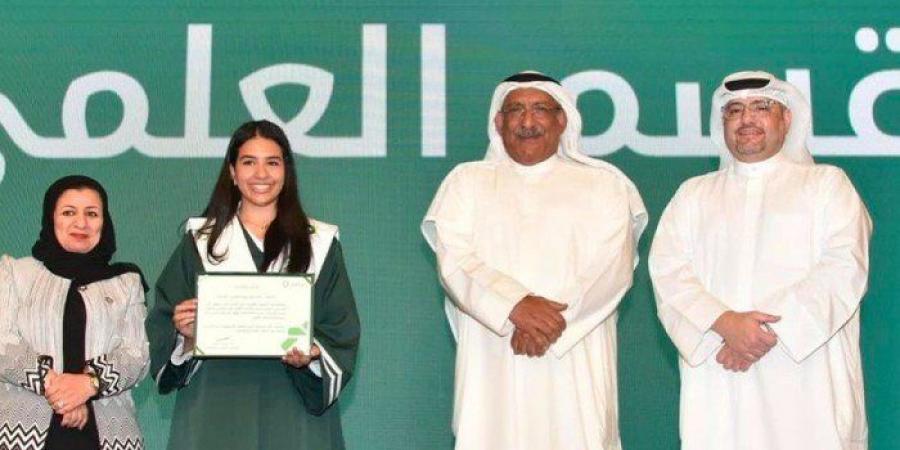 بيت التمويل الكويتي يكرم أوائل الثانوية العامة في أكبر حفل بالتعاون مع "التربية" - هرم مصر
