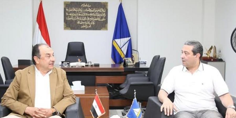وزير قطاع الأعمال يتفقد منشآت صناعية وفندقية في دمياط - هرم مصر