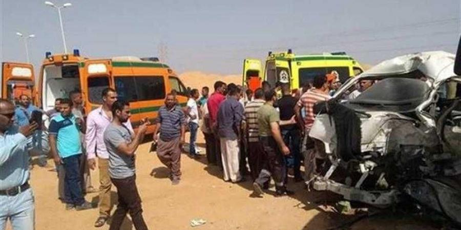 اصطدام سيارة نقل بأتوبيس شركة دهانات على الطريق الدائري الاقليمي بنطاق الشرقية - هرم مصر