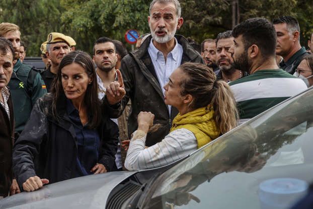 King and Queen of Spain insulted and pelted with mud by angry mobs in flood-hit areas