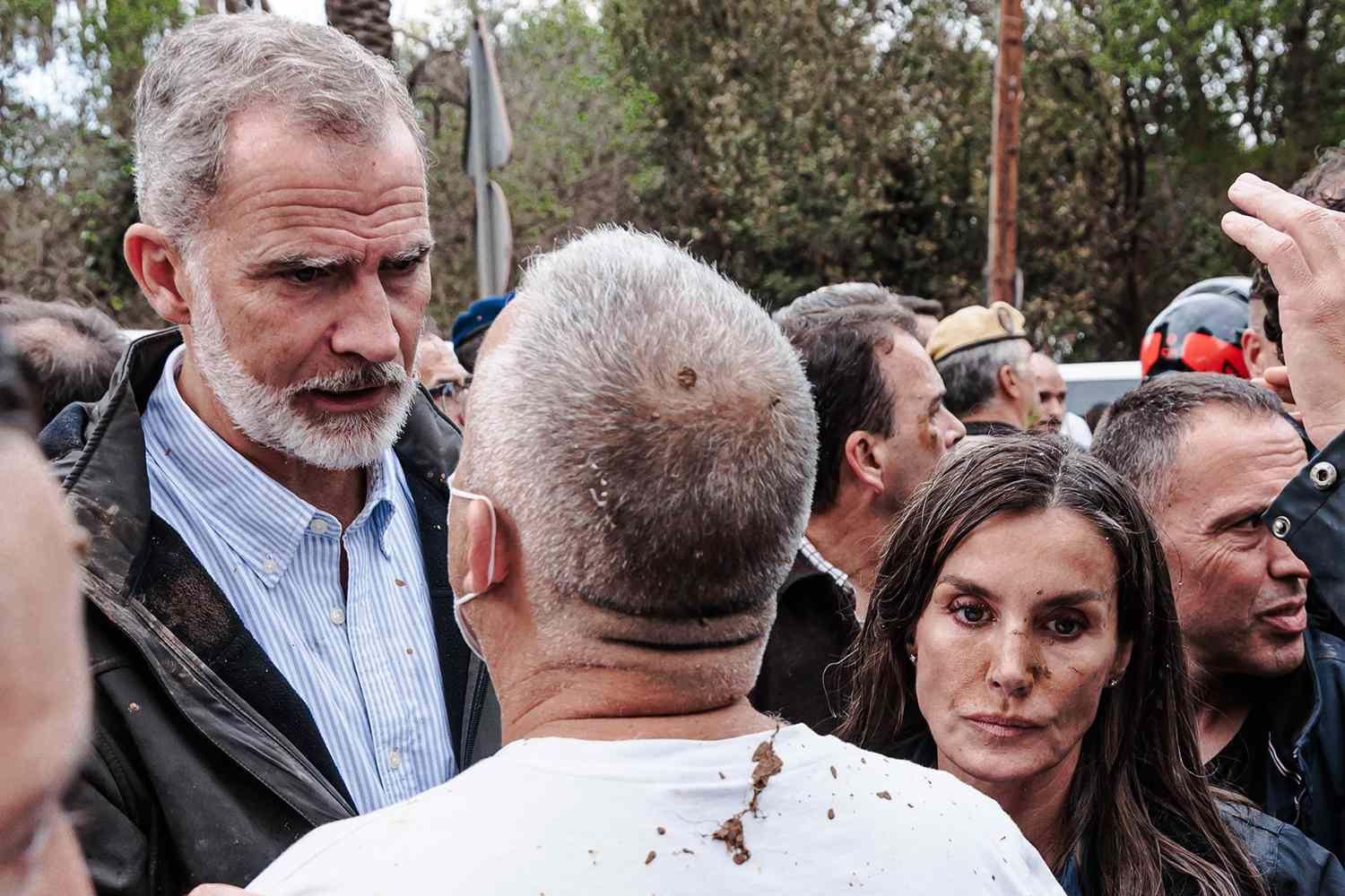 Crowds Throw Mud at Spain’s King Felipe and Queen Letizia amid Outrage at Deaths Caused by Record Flooding