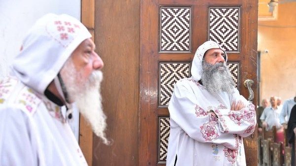 الأنبا بيجول أسقف الدير المُحرق يصلي القداس بالكنيسة المرقسية بمطرانية ملوي الأنبا بيجول أسقف الدير المُحرق يصلي القداس بالكنيسة المرقسية بمطرانية ملوي