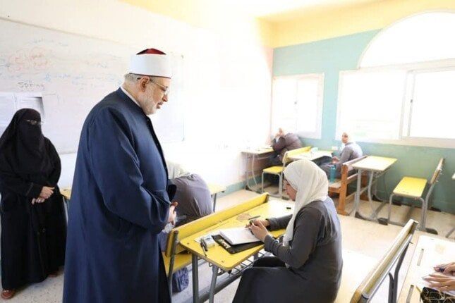 وكيل الأزهر يتفقد لجان الثانوية الأزهرية في اليوم الأول ويطمئن على سير الامتحانات وكيل الأزهر يتفقد لجان الثانوية الأزهرية في اليوم الأول ويطمئن على سير الامتحانات