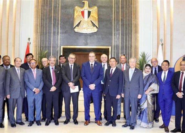 رئيس «التنظيم والإدارة» يستعرض مع سفراء الدول الآسيوية التجربة المصرية في الإصلاح الإداري رئيس «التنظيم والإدارة» يستعرض مع سفراء الدول الآسيوية التجربة المصرية في الإصلاح الإداري