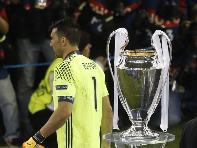 Britain Soccer Football - Juventus v Real Madrid - UEFA Champions League Final - The National Stadium of Wales, Cardiff - June 3, 2017 Juventus' Gianluigi Buffon looks dejected as he walks past the trophy after the game Reuters / Phil Noble Livepic