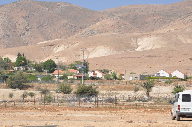 كيبوتسات استيطانية زراعية في الأغوار الشمالية للتمدد ووضع اليد على أراضي التجمعات السكنية البدوية بالأغوار.