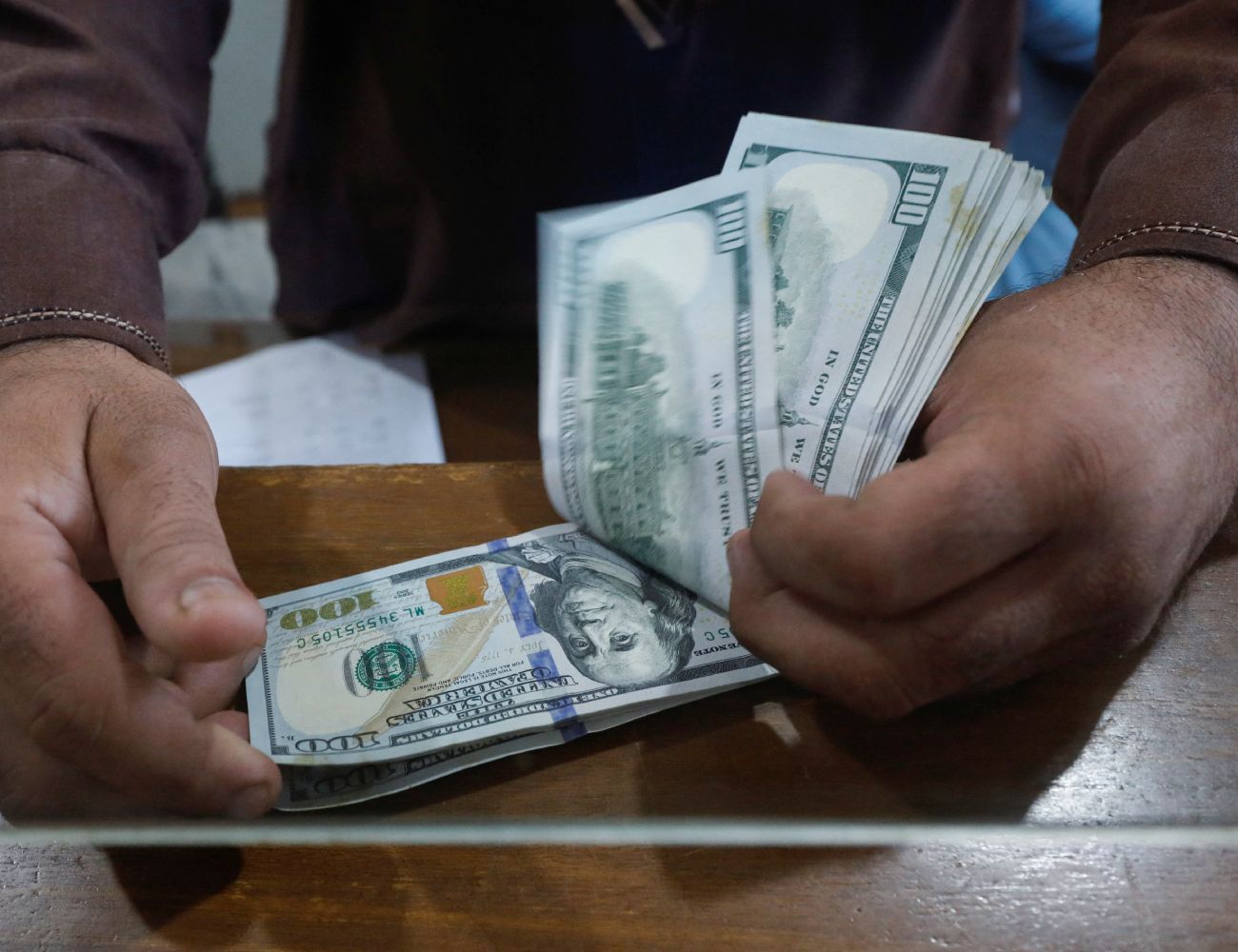 سعر صرف الدولار اليوم أمام الجنيه المصري في البنوك