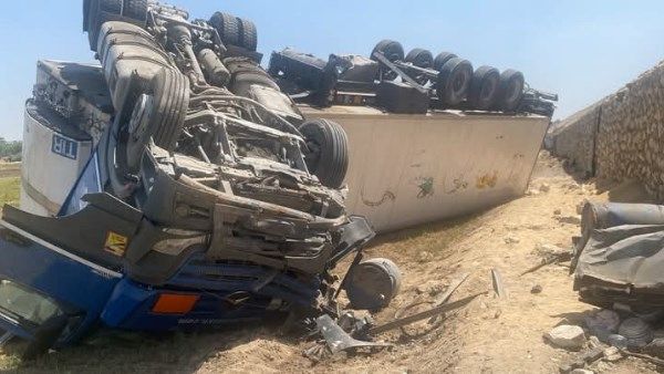 نجاة سائقها .. انقلاب سيارة نقل ثقيل من أعلي الطريق الإقليمي بالمنوفية نجاة سائقها .. انقلاب سيارة نقل ثقيل من أعلي الطريق الإقليمي بالمنوفية