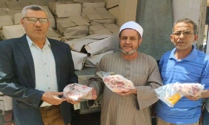 توزيع 2 طن لحوم من مشروع صكوك الإطعام على الأسر الأولى بالرعاية بالشرقية توزيع 2 طن لحوم من مشروع صكوك الإطعام على الأسر الأولى بالرعاية بالشرقية