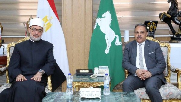 محافظ الشرقية يبحث مع مفتي الجمهورية عددا من الملفات الهامة محافظ الشرقية يبحث مع مفتي الجمهورية عددا من الملفات الهامة