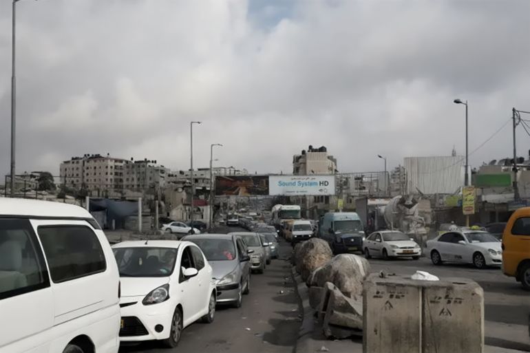 الأزمة المرورية على حاجز قلنديا للقادمين إلى القدس هذا الصباح.
