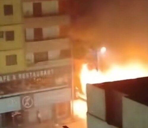 عاجل | اندلاع حريق في مطعم شاورما بالهرم والدفع بـ 3 سيارات إطفاء.. صور عاجل | اندلاع حريق في مطعم شاورما بالهرم والدفع بـ 3 سيارات إطفاء.. صور