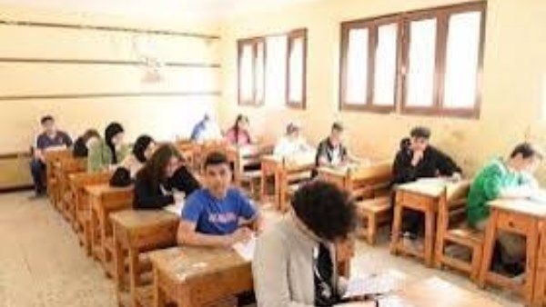 ضبط ملاحظ حاول تصوير ورقة امتحان الجبر للشهادة الاعدادية في المنوفية ضبط ملاحظ حاول تصوير ورقة امتحان الجبر للشهادة الاعدادية في المنوفية