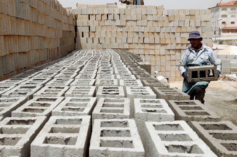 A worker makes bricks in a brick factory on Labour Day in Amman May 1, 2013. The Jordanian Society for Human Rights issued a statement on Wednesday demanding better rights and wages for workers in the country, as people around the world mark Labour Day. REUTERS/Muhammad Hamed (JORDAN - Tags: BUSINESS EMPLOYMENT)