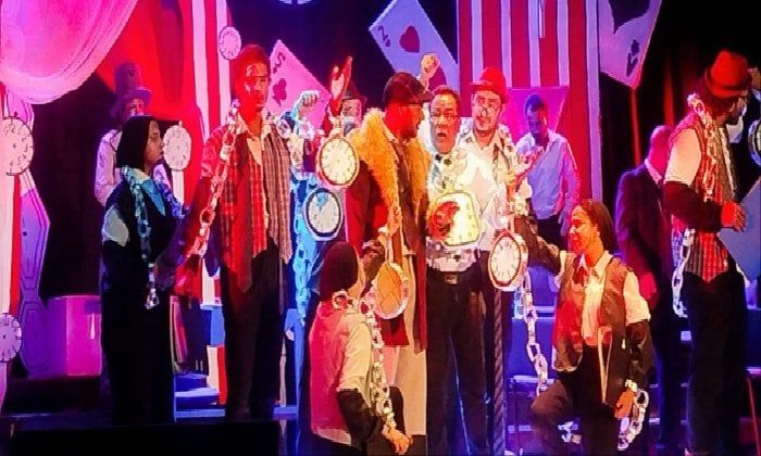 مهرجان المسرح الإقليمى بأسيوط يختتم فعالياته بالعرض المسرحي «سترة» لقومية سوهاج مهرجان المسرح الإقليمى بأسيوط يختتم فعالياته بالعرض المسرحي «سترة» لقومية سوهاج