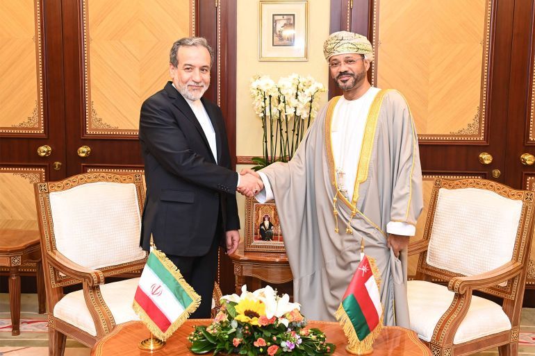 استقبل معالي السّيد بدر بن حمد البوسعيدي وزير الخارجية اليوم بمكتبه معالي الدكتور عباس عراقجي، وزير خارجية الجمهورية الإسلامية الإيرانية.- الصورة من وكالة الانباء العمانية