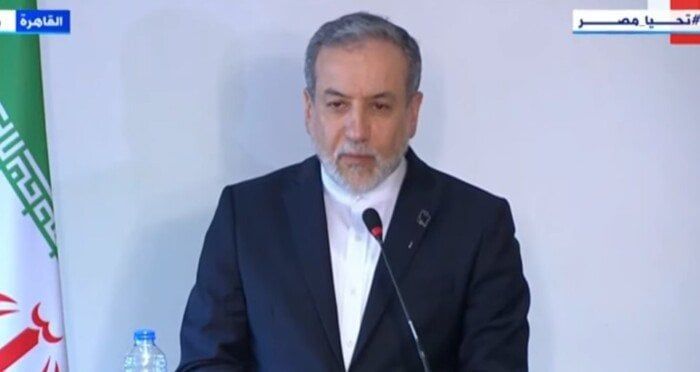 وزير الخارجية الإيراني: لا يمكن أن تقبل طهران حرمانها من الأنشطة النووية السلمية وزير الخارجية الإيراني: لا يمكن أن تقبل طهران حرمانها من الأنشطة النووية السلمية