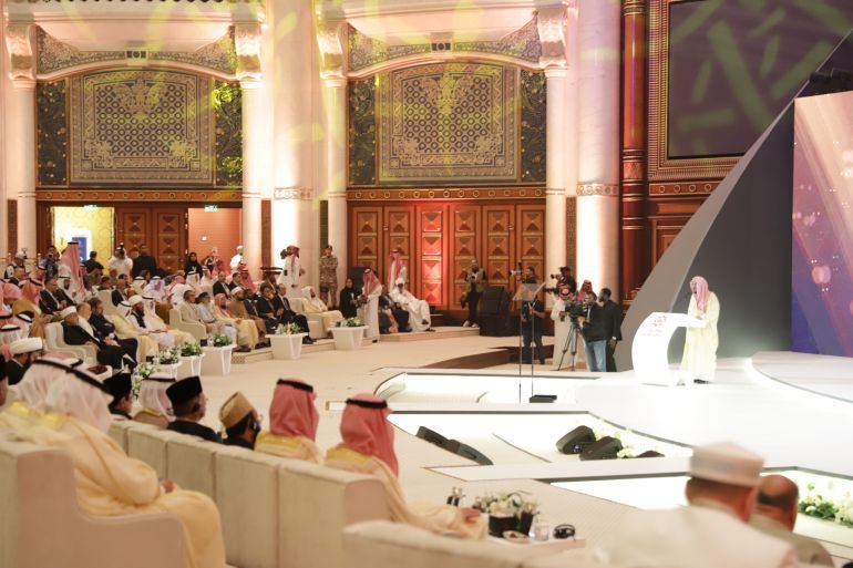 جانب من المشاركين في الندوة (الجزيرة)