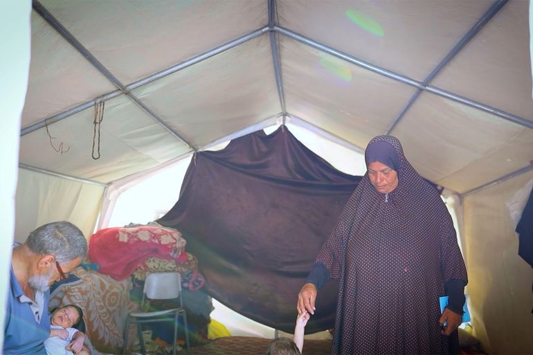 معناه النزوح والسكن بمخيم