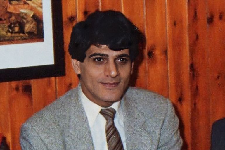 أحمد مطر شاعر عراقي المصدر: ويكيبديا